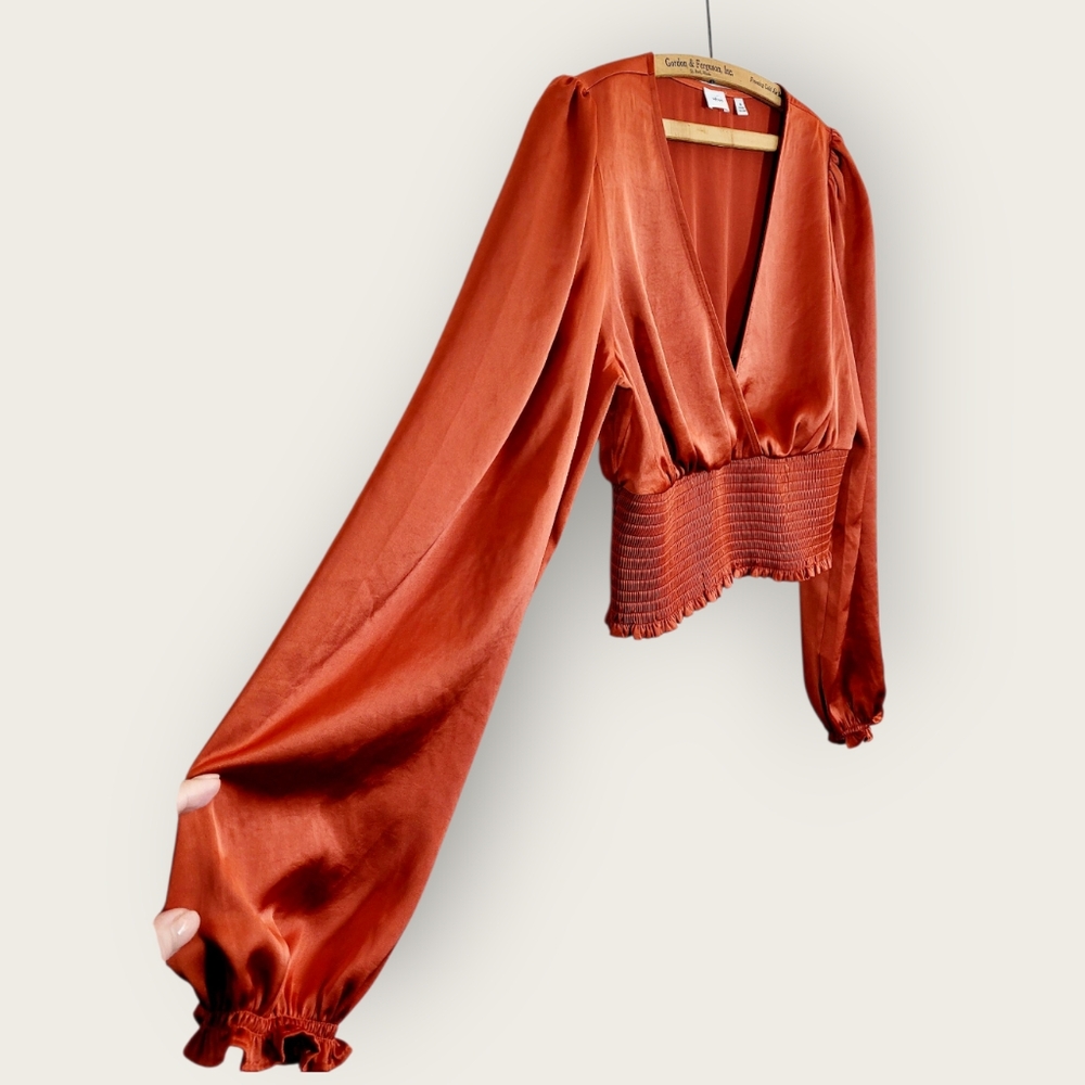 Aritzia Wilfred Wistful Blouse In Revel Red Satin Smocked Surplice Cropped Med - Picture 5 of 12
